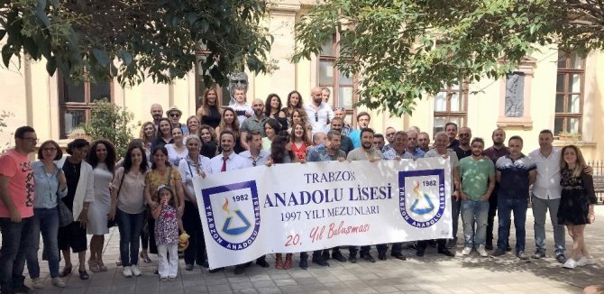 Kanuni Anadolu Lisesi 1997 Yılı Mezunları 20 Yıl Sonra Okullarında Buluştu