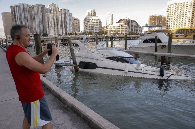 Florida’da Kasırga Selfiesi
