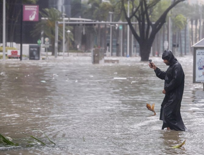 Florida’da Kasırga Selfiesi