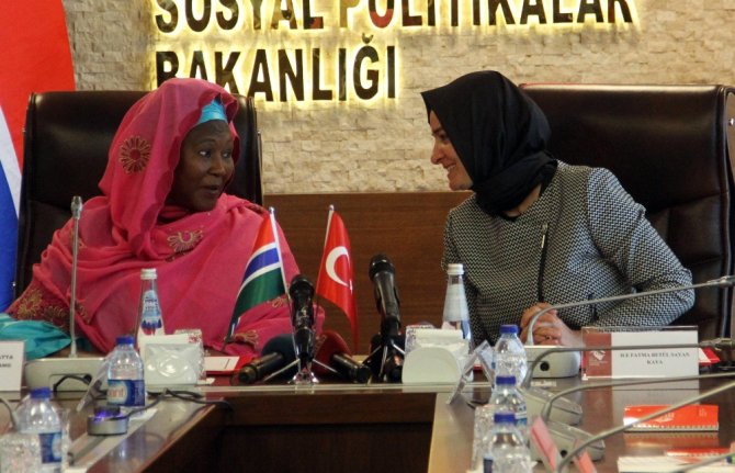 Bakan Kaya’ya Böyle Sarıldı