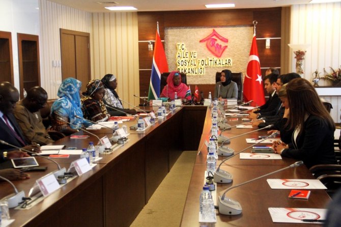 Bakan Kaya’ya Böyle Sarıldı