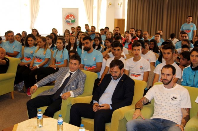 Dünya Şampiyonu Milli Atlet Guliyev Genç Sporcularla Buluştu