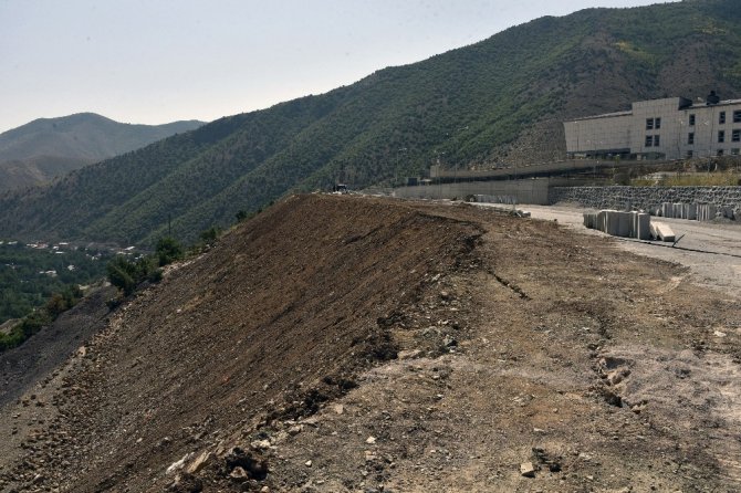 Vali Memiş’ten Hastane Yolu Müjdesi