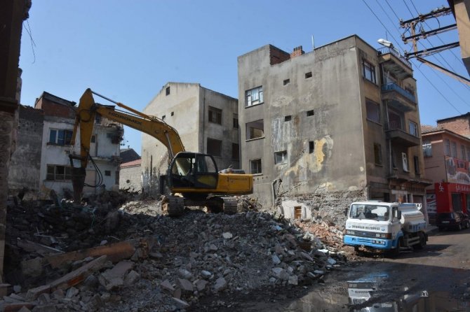 Pazarkapı’da 32 Binanın Yıkımına Başlandı