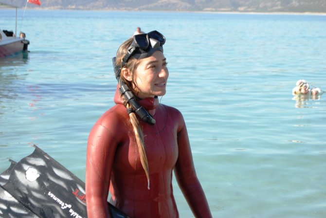 Şahika Ercümen Kuruyan Göller İçin Daldı