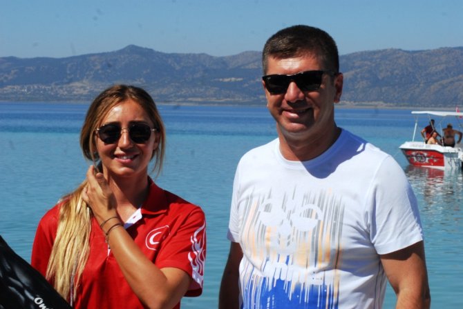 Şahika Ercümen Kuruyan Göller İçin Daldı