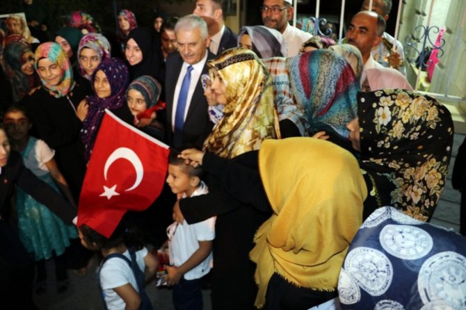 Başbakan Yıldırım’dan 15 Temmuz Şehidinin Ailesine Ziyaret