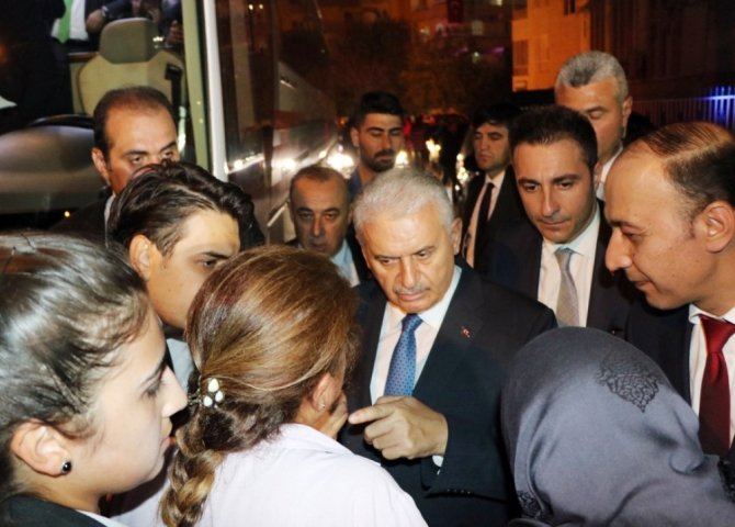 Başbakan Yıldırım’dan 15 Temmuz Şehidinin Ailesine Ziyaret