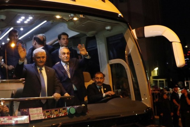 Başbakan Yıldırım’dan 15 Temmuz Şehidinin Ailesine Ziyaret
