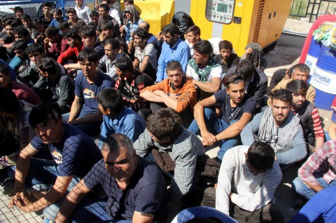 54 Kişilik Otobüsten 118 Kaçak Göçmen Çıktı