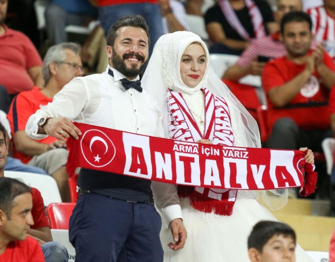 Antalyaspor İlk Galibiyetini Aldı