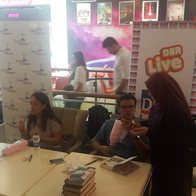 Wattpad Yazarları Trabzon’da Hayranlarıyla Buluştu