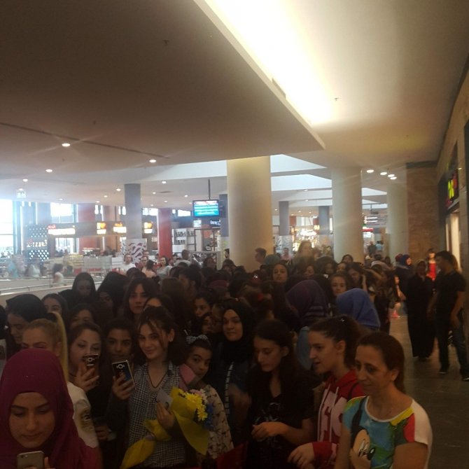 Wattpad Yazarları Trabzon’da Hayranlarıyla Buluştu