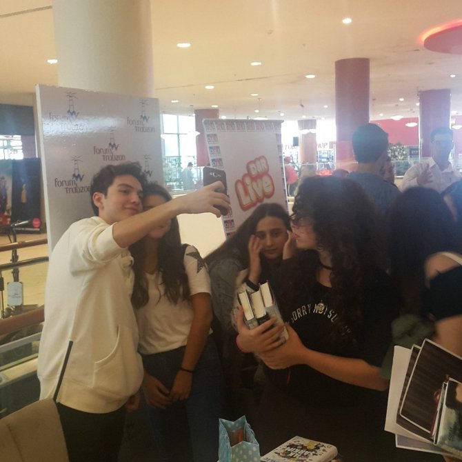 Wattpad Yazarları Trabzon’da Hayranlarıyla Buluştu