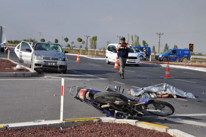 Otomobil İle Motosiklet Çarpıştı: 1 Ölü, 4 Yaralı