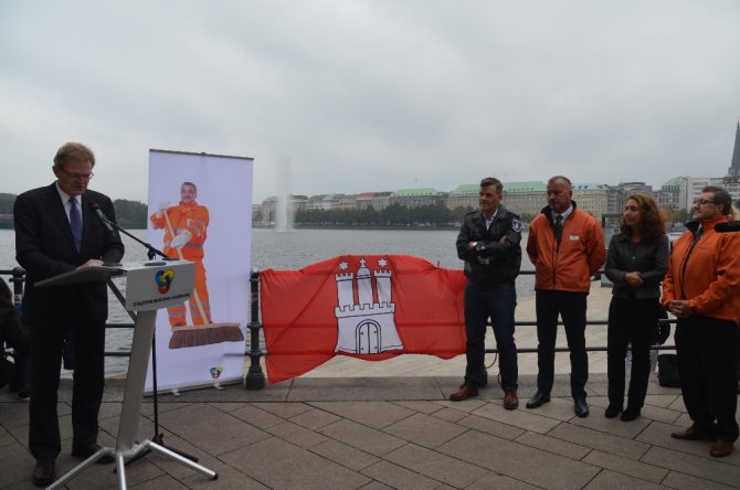 Hamburg’taki Meydana Türk Temizlik İşçisinin İsmi Verildi