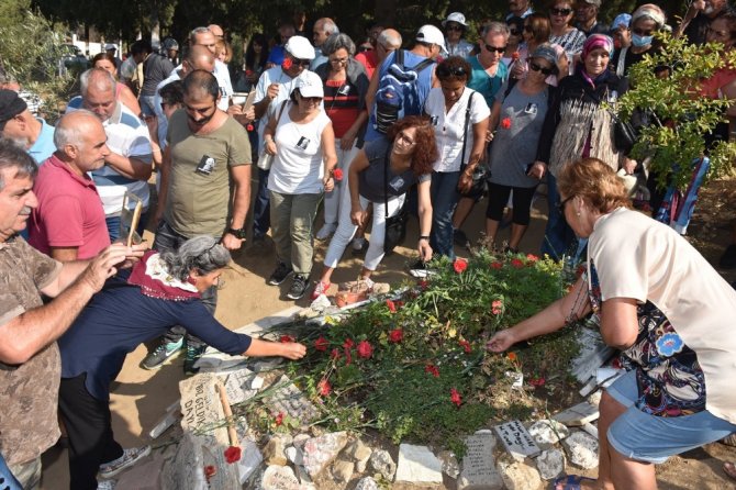 Tuncel Kurtiz Edremit’te Mezarı Başında Anıldı