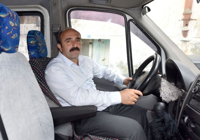 Yomra’da Ayın Şoförüne Plaket