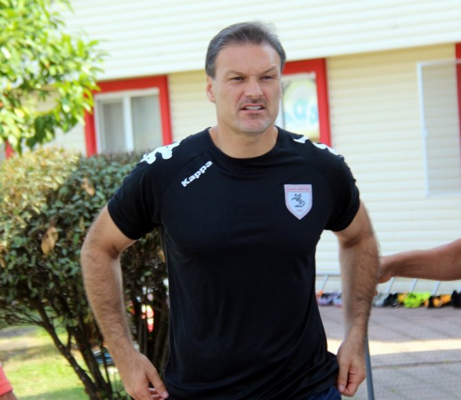 Alpay Özalan’ın İstifası Yılan Hikayesine Döndü