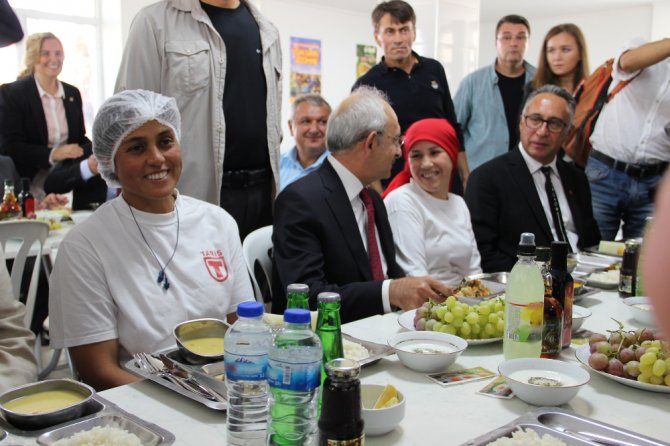 Kılıçdaroğlu İşçilerle Yemek Yedi
