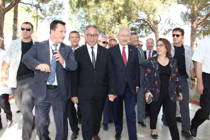 Kılıçdaroğlu İşçilerle Yemek Yedi