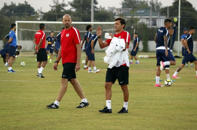 Antalyaspor’da Leonardo İlk Kez Takımı Çalıştırdı