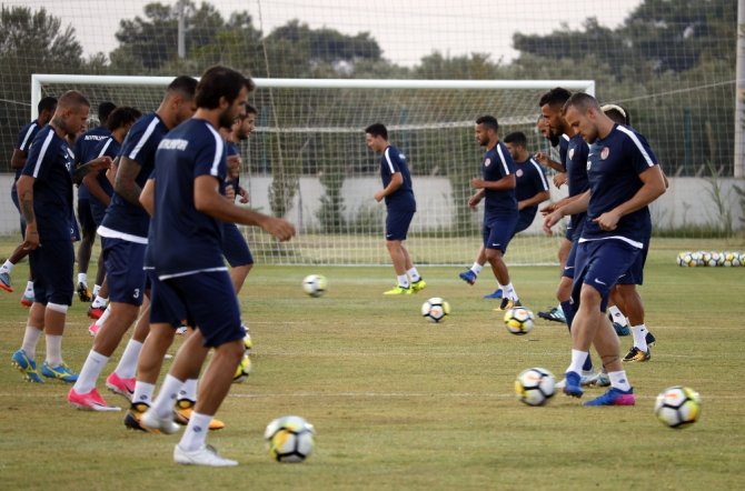 Antalyaspor’da Leonardo İlk Kez Takımı Çalıştırdı