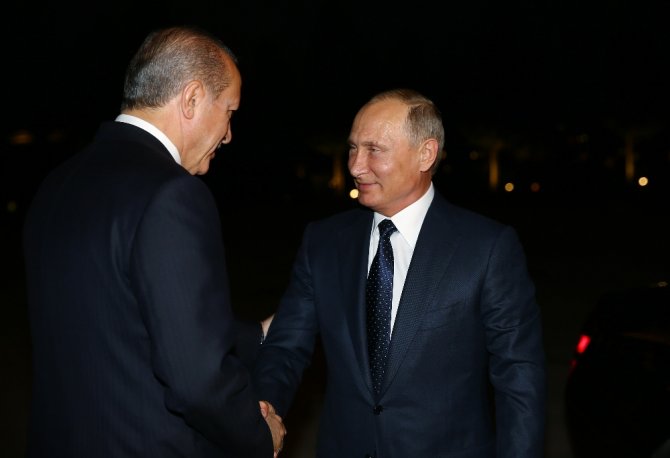 Cumhurbaşkanı Erdoğan, Putin’i Resmi Törenle Karşıladı