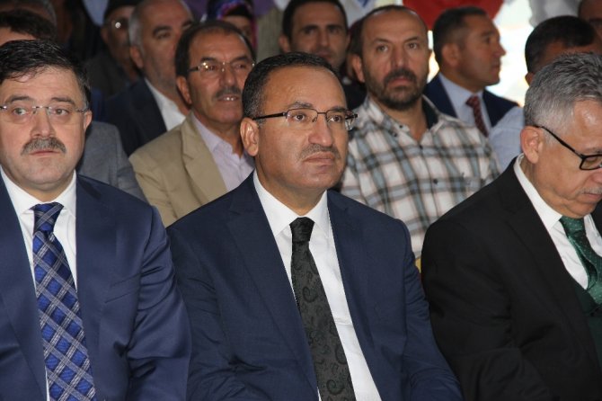 "Merkel’e Gömlek Bağlayarak İktidar Olunmaz"