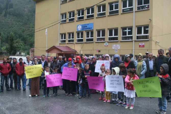 Trabzon’un Yomra İlçesi Madenli Mahallesinde Velilerin Taşımalı Eğitim Tepkisi