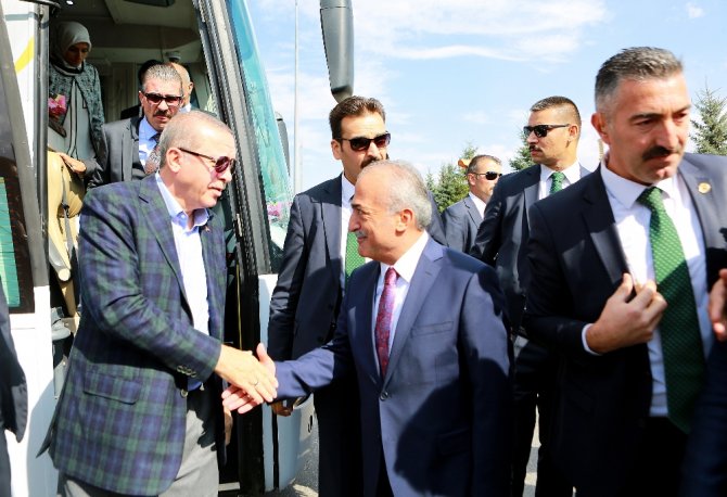Cumhurbaşkanı Erdoğan’a Üniversitelilerden Sevgi Gösterisi