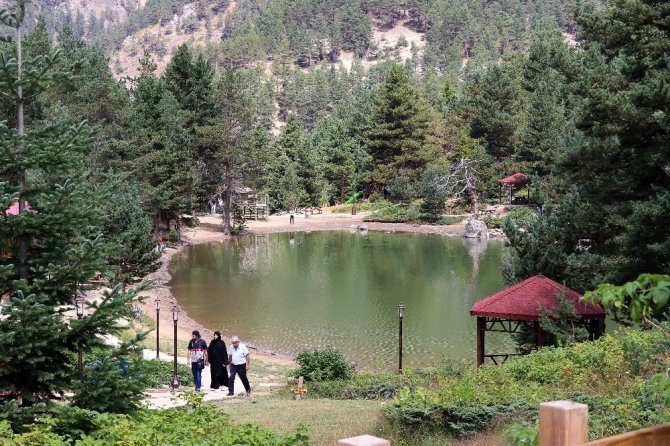 Limni Gölü Gündüz Başka, Gece Başka Güzel