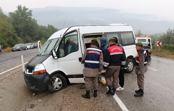 İşçileri Taşıyan Minibüs Devrildi: 16 Yaralı