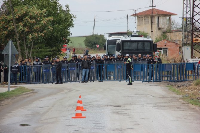 4 Kilometreden Fazla Yaklaşamadılar