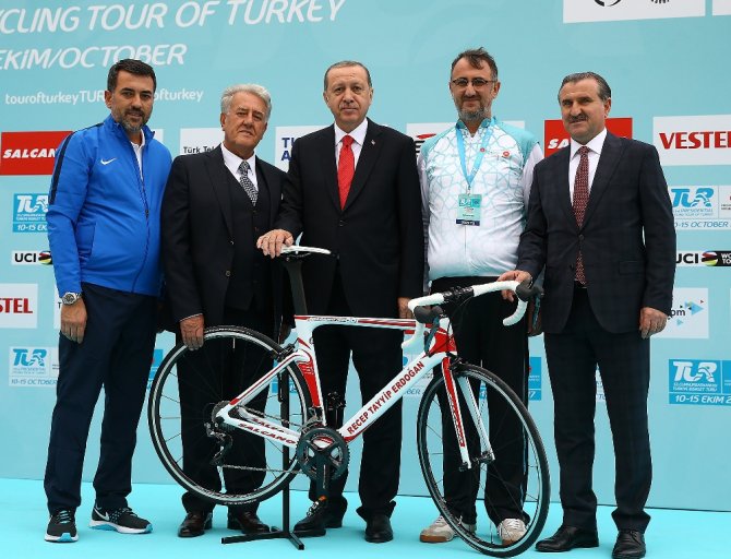 Erdoğan, Cumhurbaşkanlığı Türkiye Bisiklet Turu Lansmanına Katıldı