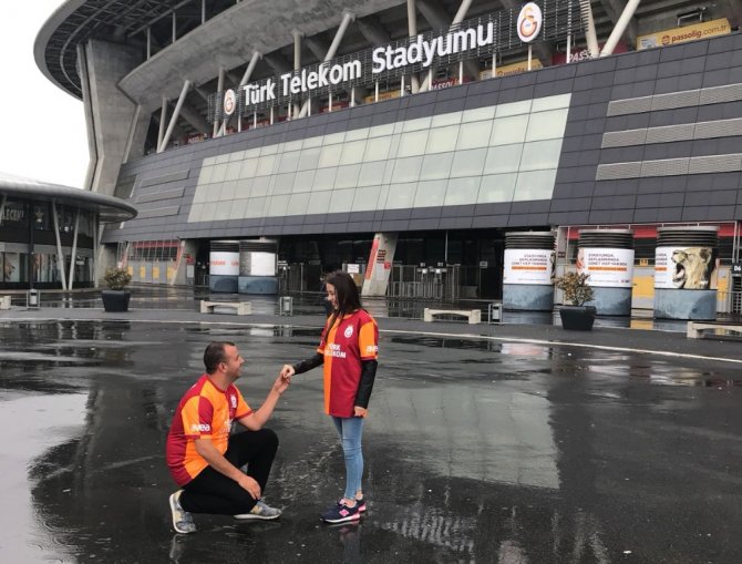 Fanatik Taraftardan İlginç Evlenme Teklifi