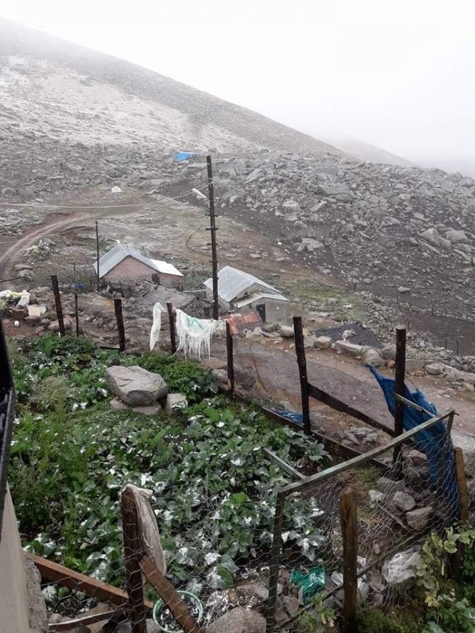 Gümüşhane’nin Yüksekleri Beyaza Büründü