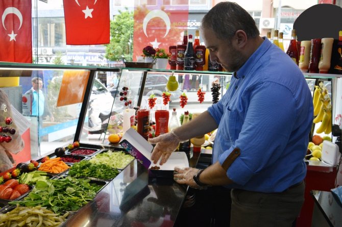Bir Günlük Cirosunu Arakan’a Bağışladı