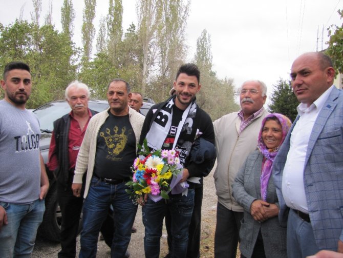 Beşiktaşlı Futbolcu Tolgay Arslan Köyünü Ziyaret Etti