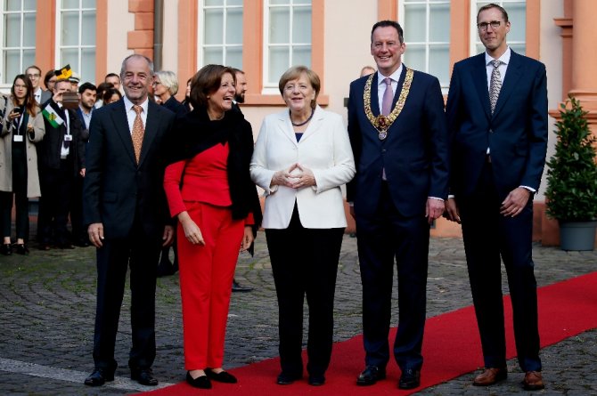Berlin Duvarı’nın Yıkılmasının 27. Yıl Dönümü Kutlanıyor