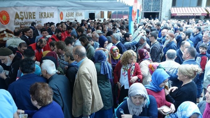Trabzon’da Cumhurbaşkanlığı’ndan Aşure İkramı