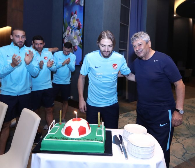 Caner’e Sürpriz Doğum Günü