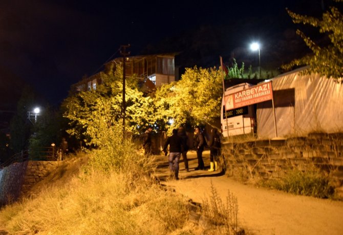 Cinnet Getiren Baba 3 Oğlunu Vurdu