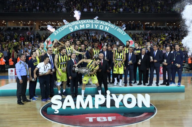Fenerbahçe Kupasını Aldı