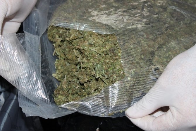 Trabzon Havalimanı’nda Piyasa Değeri 307 Bin Tl Olan 15 Kilo 371 Gram Esrar Ele Geçirildi