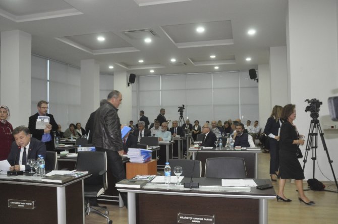 Chp’li Başkan’dan Ak Parti’li Kadın Üyeye Hakaret