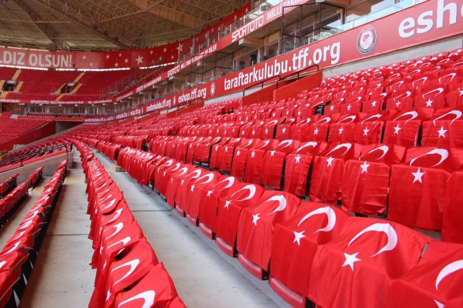 Eskişehir Stadı Türk Bayrakları İle Donatıldı