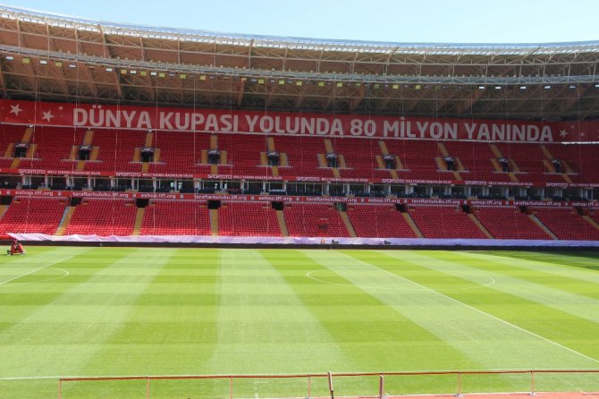 Eskişehir Stadı Türk Bayrakları İle Donatıldı