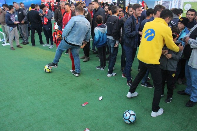 Taraftarlar Milli Maça Eğlenerek Hazırlanıyor