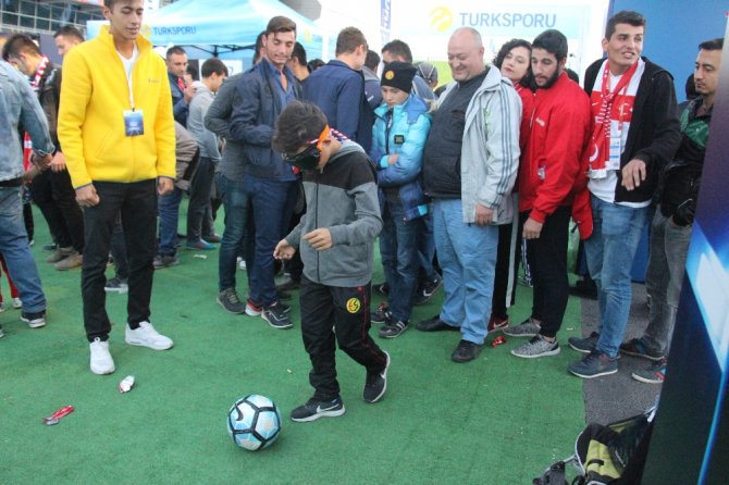 Taraftarlar Milli Maça Eğlenerek Hazırlanıyor